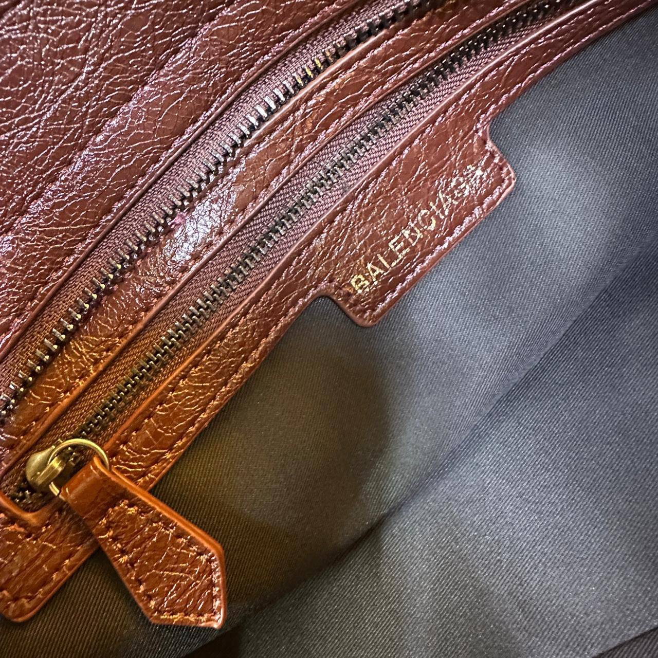 BALENCIAGA 

COPY ONE 

NEW CAME 

160 dhs🪙🌨️

Zain39
♥️♥️♥️