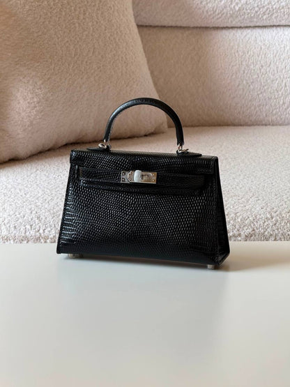 Hermes minikelly 19cm💥Master quality ✅with box📦
610 dhs💓

Zain52
♥️♥️♥️