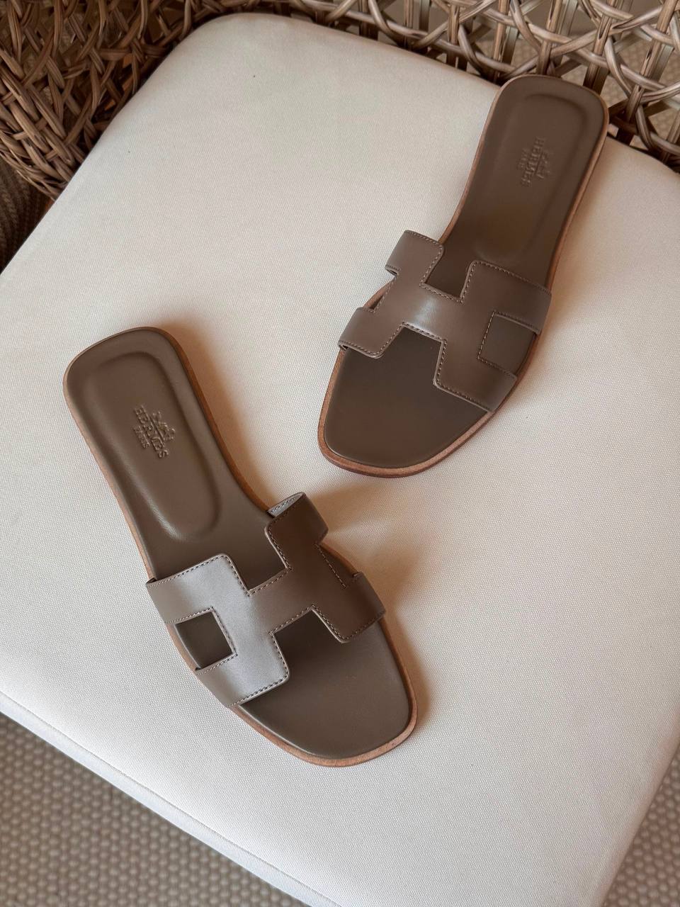 🩶✨  HERMES  ✨🩶
🤩 Available New Arrival 🤩
😍😍 Super Master Quality 😍😍
👠 Size: 36 to 41
💎 Premium Quality
450 dhs✅

Zain198
♥️♥️♥️