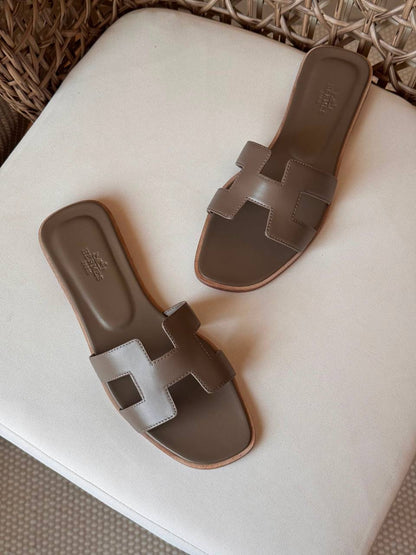 🩶✨  HERMES  ✨🩶
🤩 Available New Arrival 🤩
😍😍 Super Master Quality 😍😍
👠 Size: 36 to 41
💎 Premium Quality
450 dhs✅

Zain198
♥️♥️♥️