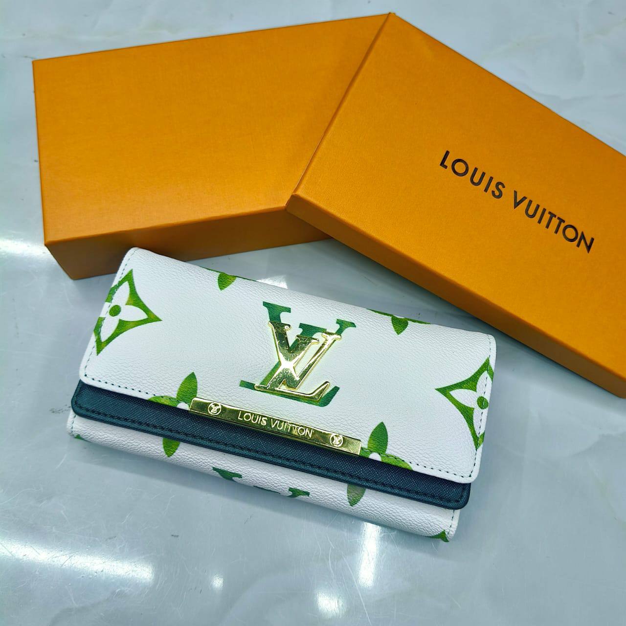 TRI-FOLD 𝗟𝗢𝗡𝗚 WALLET

WITH BOX
🎁🎁🎁

30 dhs🪙🌨️

Zain31
♥️♥️♥️