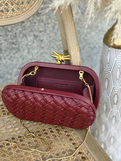 BOTTEGA VENETA
20cm
380 dhs🗽
Top quality 
With box🎁

Zain167
♥️♥️♥️