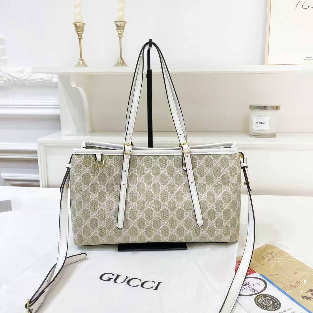 GUCCI

SIZE：32×19×11cm

95 dhs🪙🌨️

Zain04
♥️♥️♥️