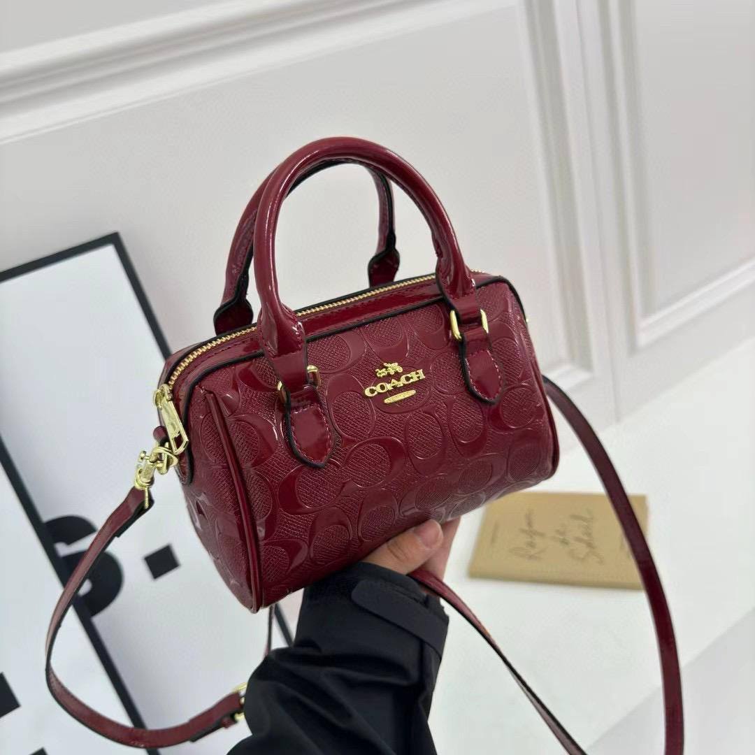 Coach

80 dhs✅

With box
🎁🎁🎁

Zain219
♥️♥️♥️