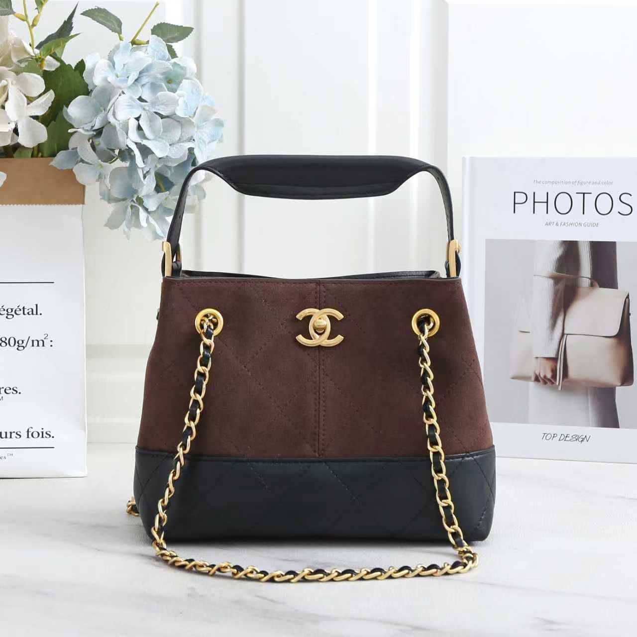 Chanel
100 dhs❣️
SIZE:23/8/18

with box
🎁🎁🎁

Zain07
♥️♥️♥️