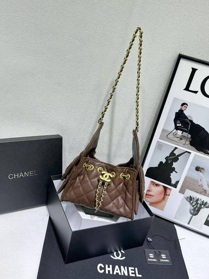 CHANEL 

100 DHS🇦🇪

 with box

Zain90
♥️♥️♥️