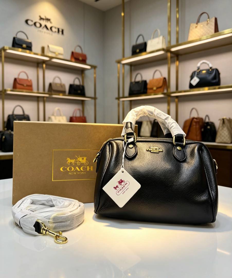 Coach
90 dhs✅
with box 
Size:18*12*9

Zain07
♥️♥️♥️
