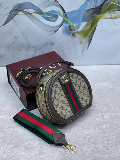 Gucci
High Quality
180 dhs👑

with box 
🎁🎁🎁

Zain175
♥️♥️♥️