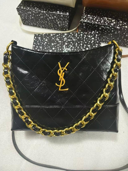 YSL

105 dhs🪙🌨️

 high quality 

With box   
🎁🎁🎁

26cm

Zain26
♥️♥️♥️