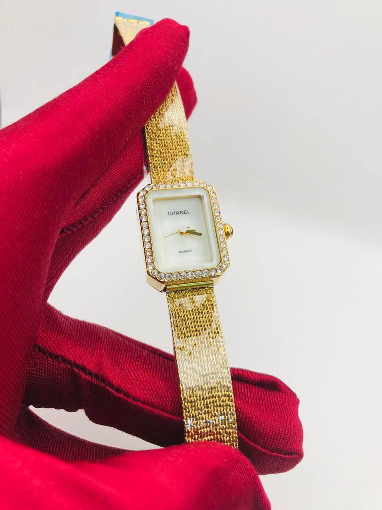 Ladies Watch
60 dhs🇦🇪🇦🇪

Zain45
♥️♥️♥️