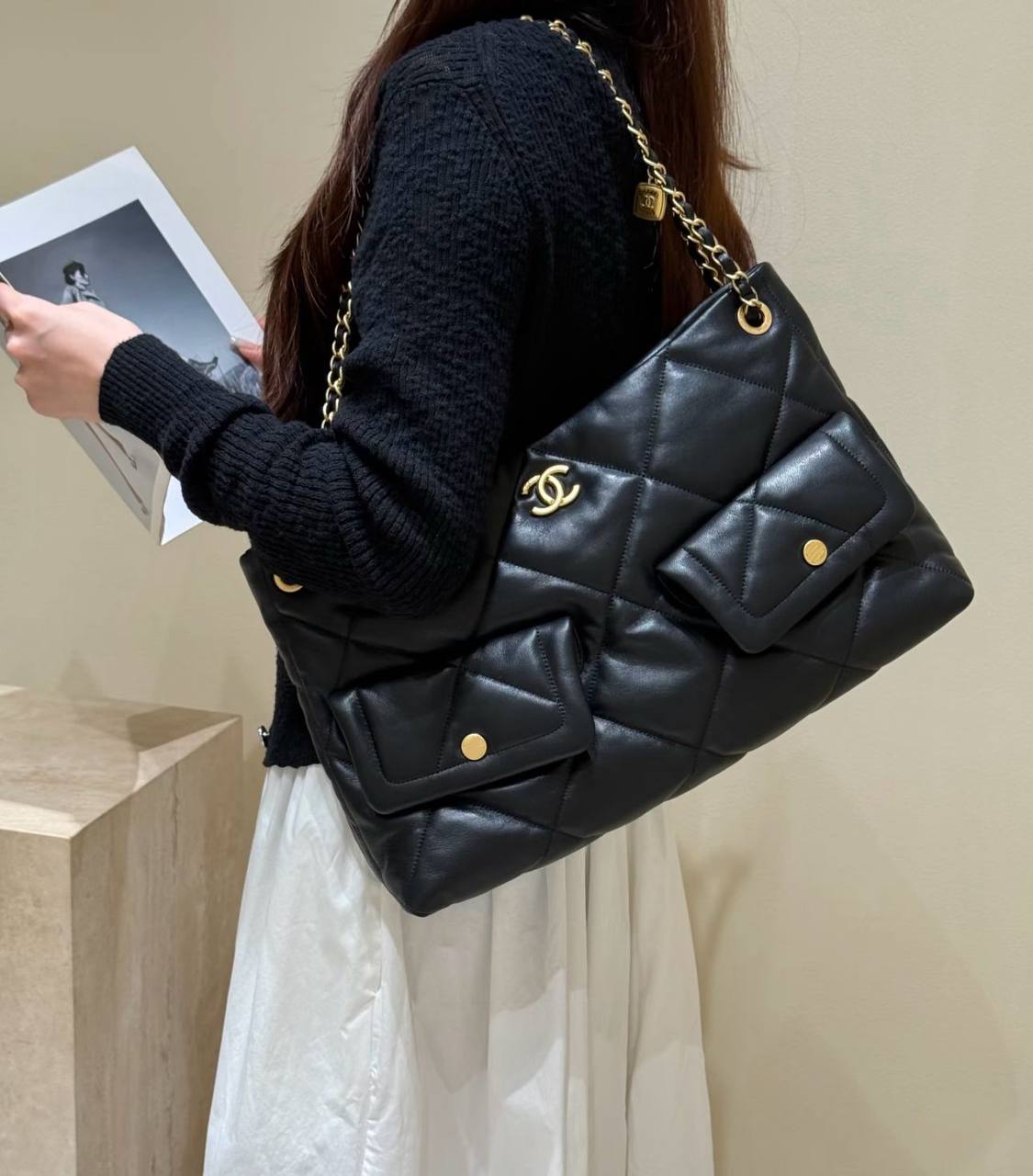 CHANEL 
NEW CAME NEW CAME 
GOOD QUALITY 
100 dhs✅
Size:40cm

Zain39
♥️♥️♥️