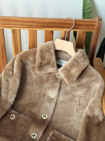 CHANEL NEW 
 
VIP QUALITY 

Shearling Lambskin Fur
Size : 36-38-40-42
2200 dhs🇦🇪🇦🇪🇦🇪


Zain287
♥️♥️♥️