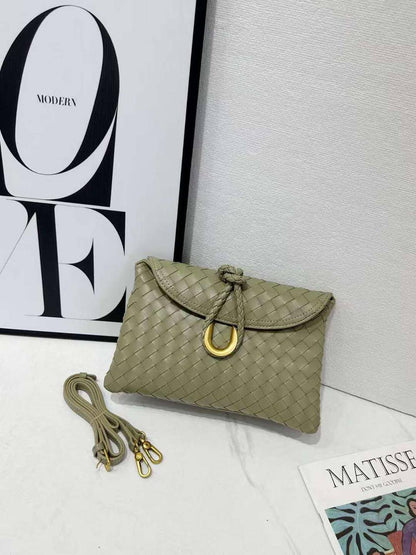 Bottega
with box🎁🎁🎁
95 dhs✅

Zain306
♥️♥️♥️