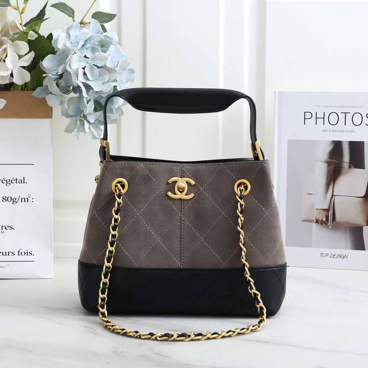 Chanel
100 dhs❣️
SIZE:23/8/18

with box
🎁🎁🎁

Zain07
♥️♥️♥️