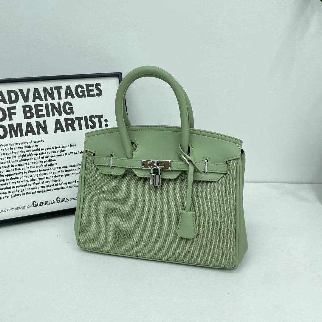 Hermes
31 cm
80 dhs🪙💕

Zain17
♥️♥️♥️