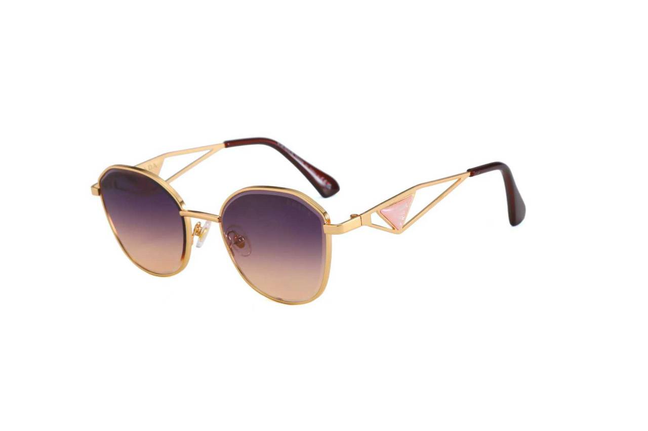 Prada💥*
Sunglasses 🕶️ 
good quality 💯
With master box 🗃️ 
50 dhs✅

Zain273
♥️♥️♥️