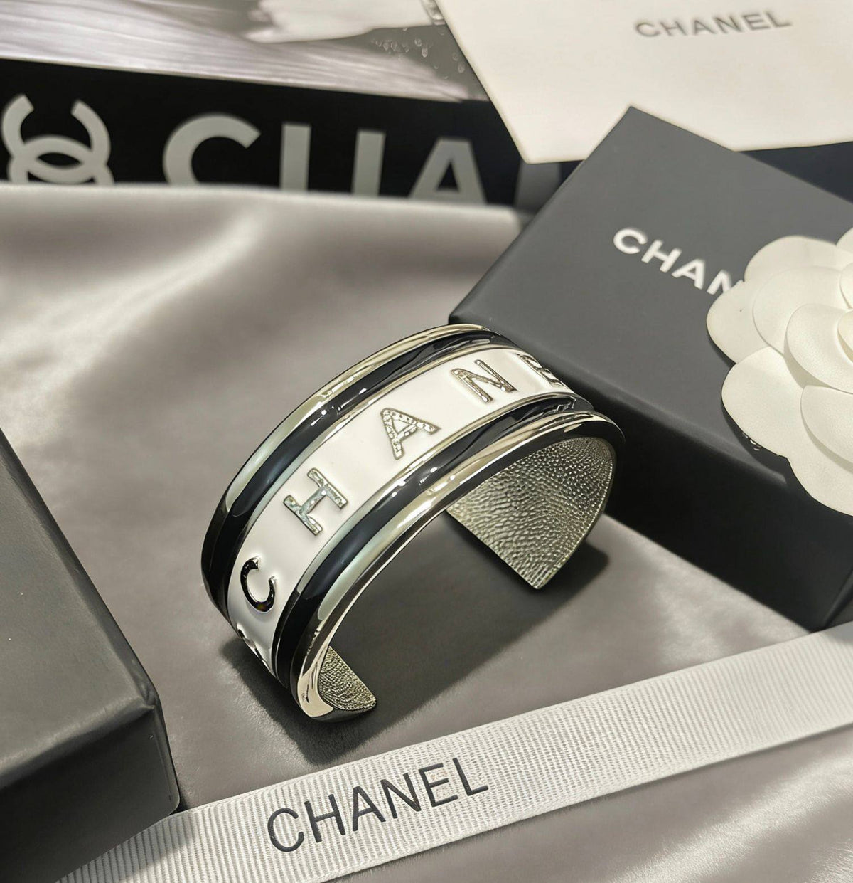 CHANEL BANGLE
MASTER

100 dhs🇦🇪🇦🇪

WITH BOX AND PAPER BAG🛍️🎁

Zain89
♥️♥️♥️