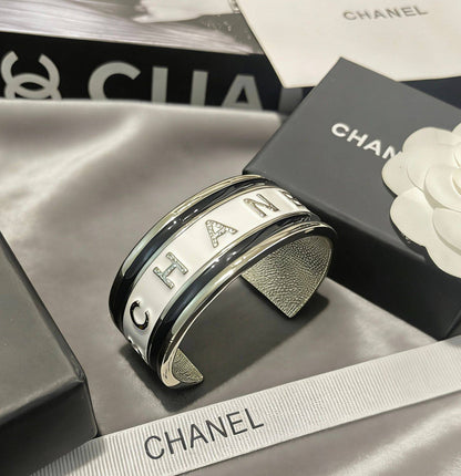 CHANEL BANGLE
MASTER

100 dhs🇦🇪🇦🇪

WITH BOX AND PAPER BAG🛍️🎁

Zain89
♥️♥️♥️