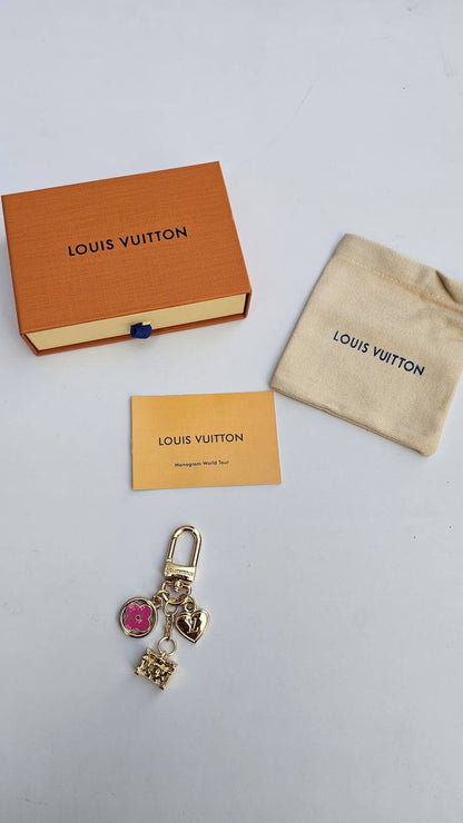 Lv master 
Bag charms 
New arrival
75 dhs✅

Zain107
♥️♥️♥️