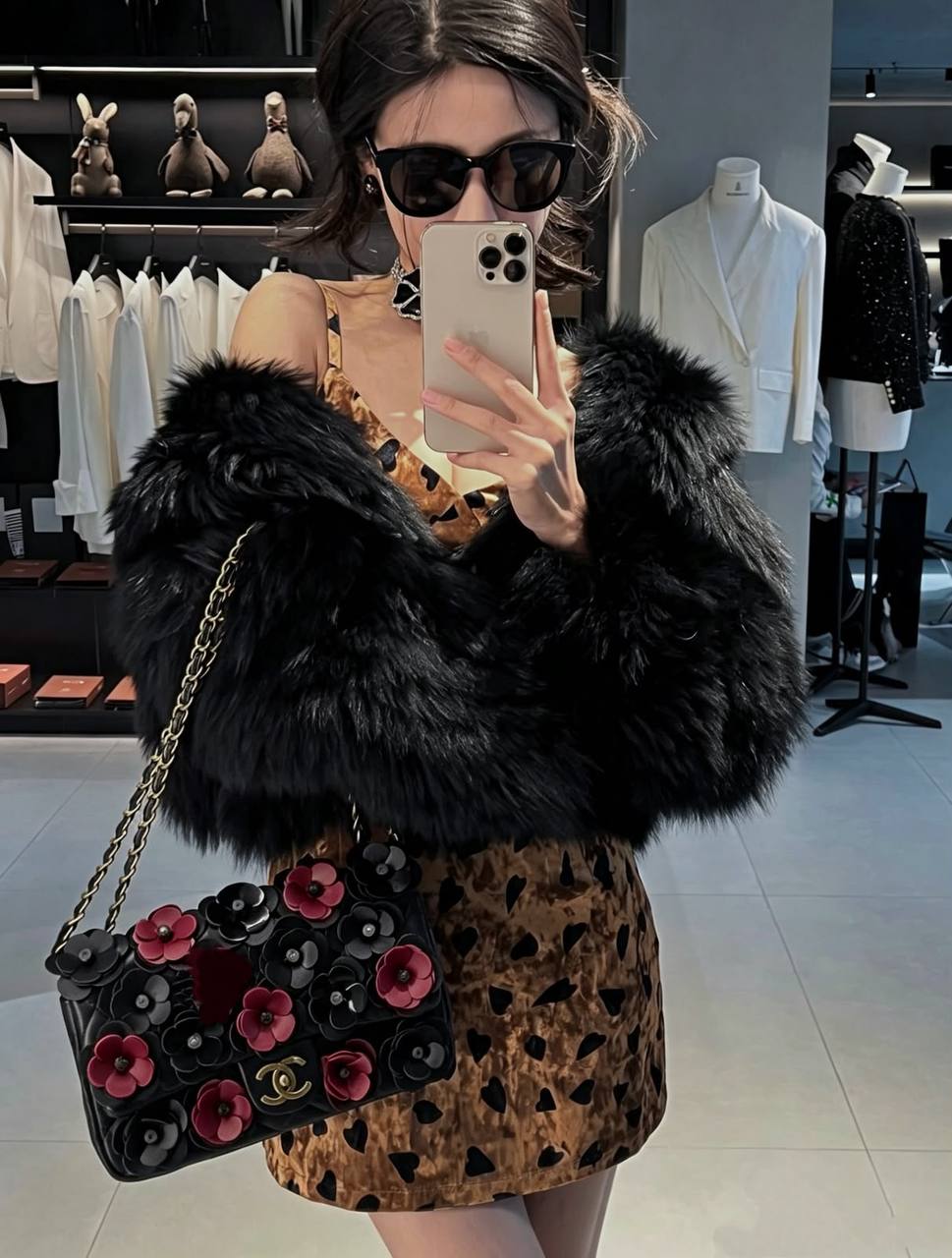 CHANEL
 COPY ONE 
WITH BOX 
140 dhs✅

Zain295
♥️♥️♥️