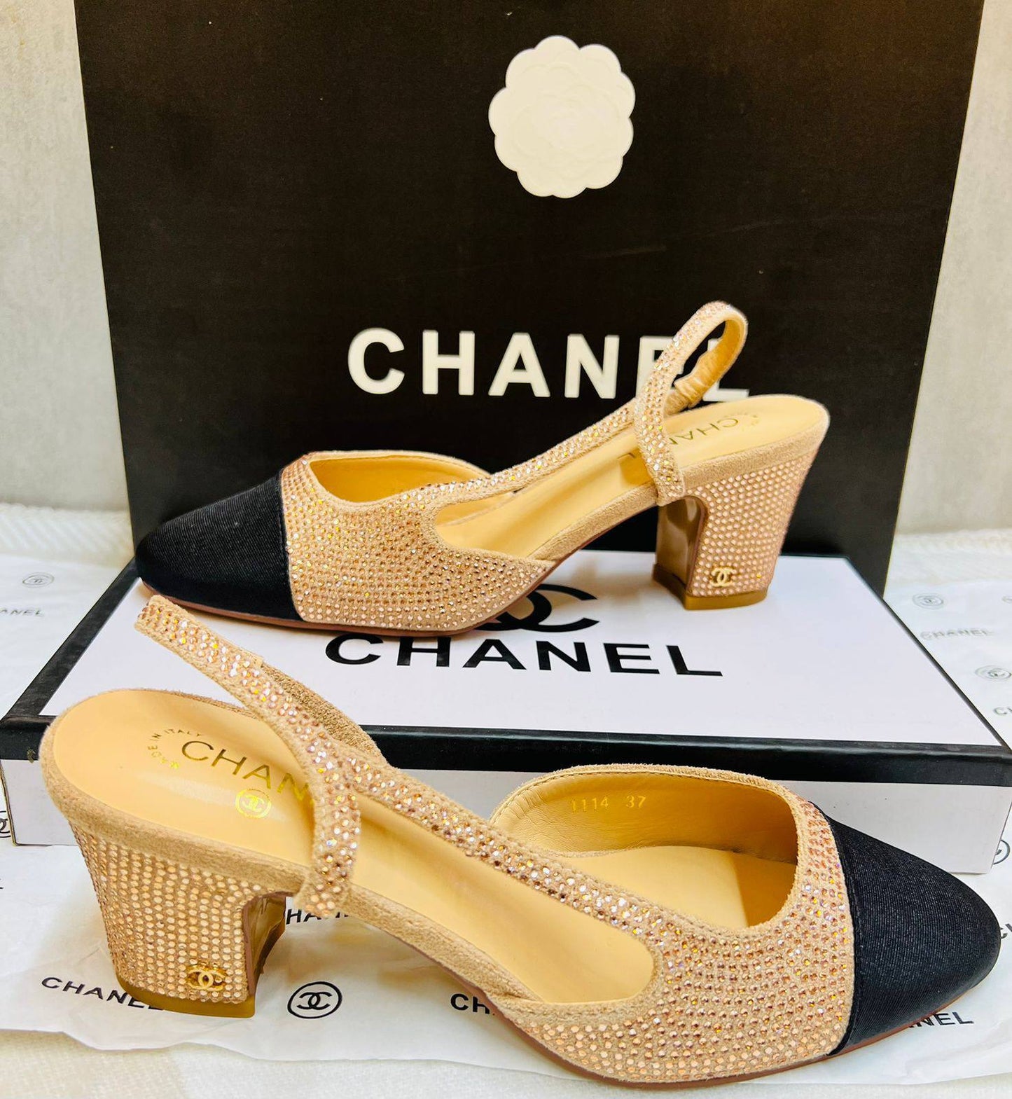 CHANEL
SIZE 36-41 available 
150 dhs🌺
               GOOD QUALITY 😍

Zain88
♥️♥️♥️
