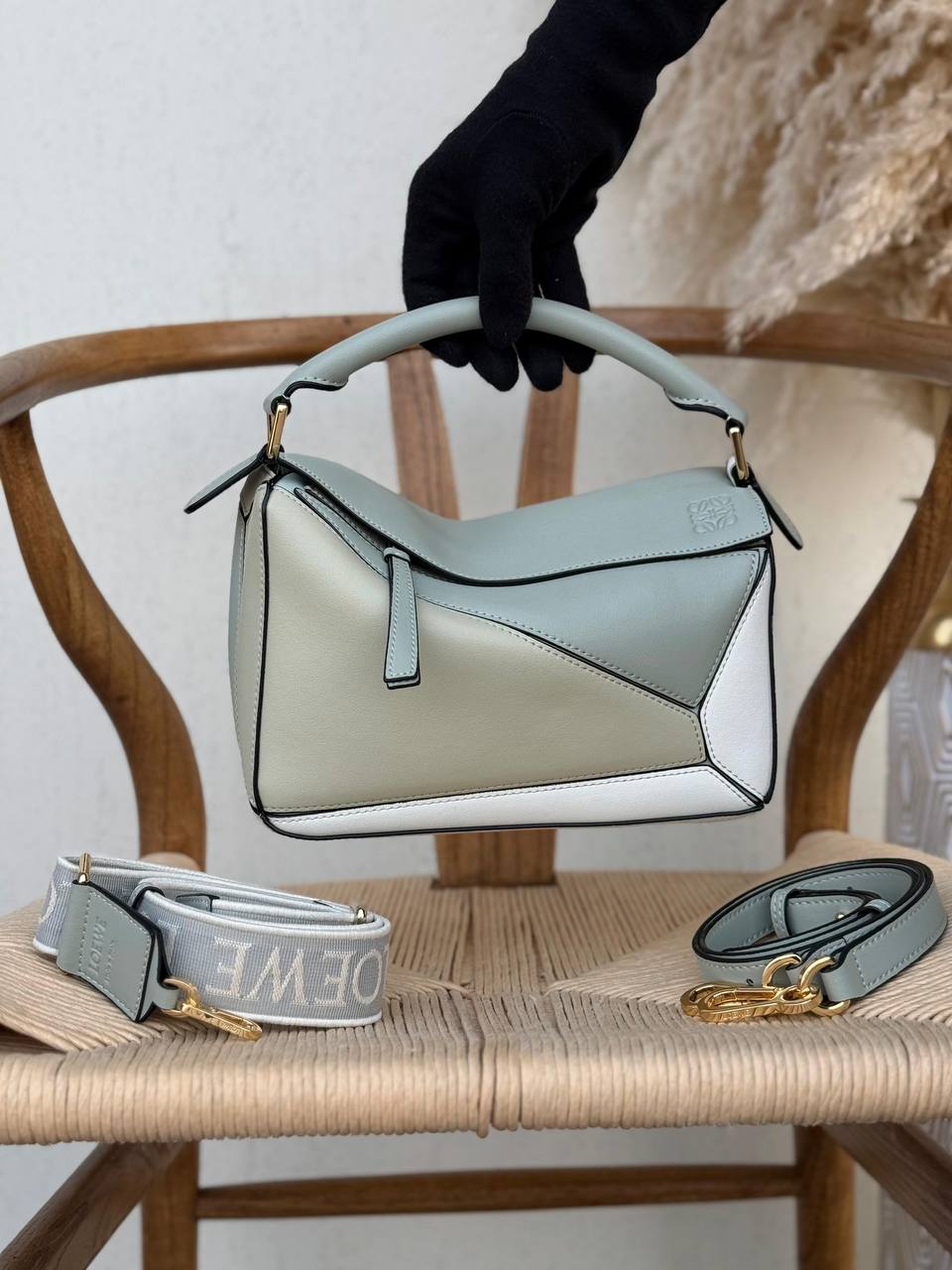 LOEWE
24cm
370 dhs🪙🌨️
Top quality 

With box🎁

Zain167
♥️♥️♥️