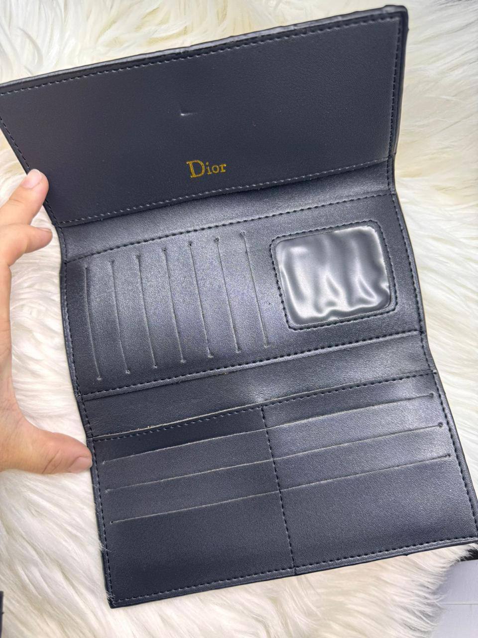 💝 Mk / Dior wallet
1️⃣ First quality 
Size : 19.5 * 9.5 aed
40 dhs✅

Zain115
♥️♥️♥️