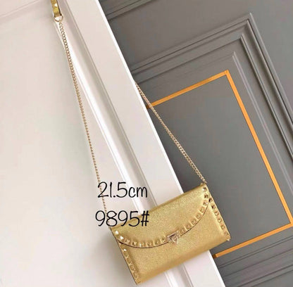 Valentino
110 dhs✅
High-quality with box

Zain35
♥️♥️♥️