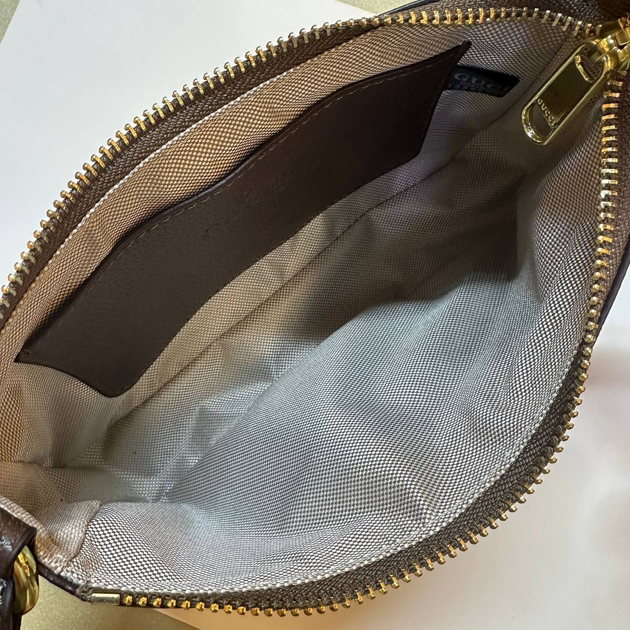 GUCCI 
GOOD QUALITY 

WITH BOX 
🎁🎁🎁

95 dhs✅

Zain39
♥️♥️♥️