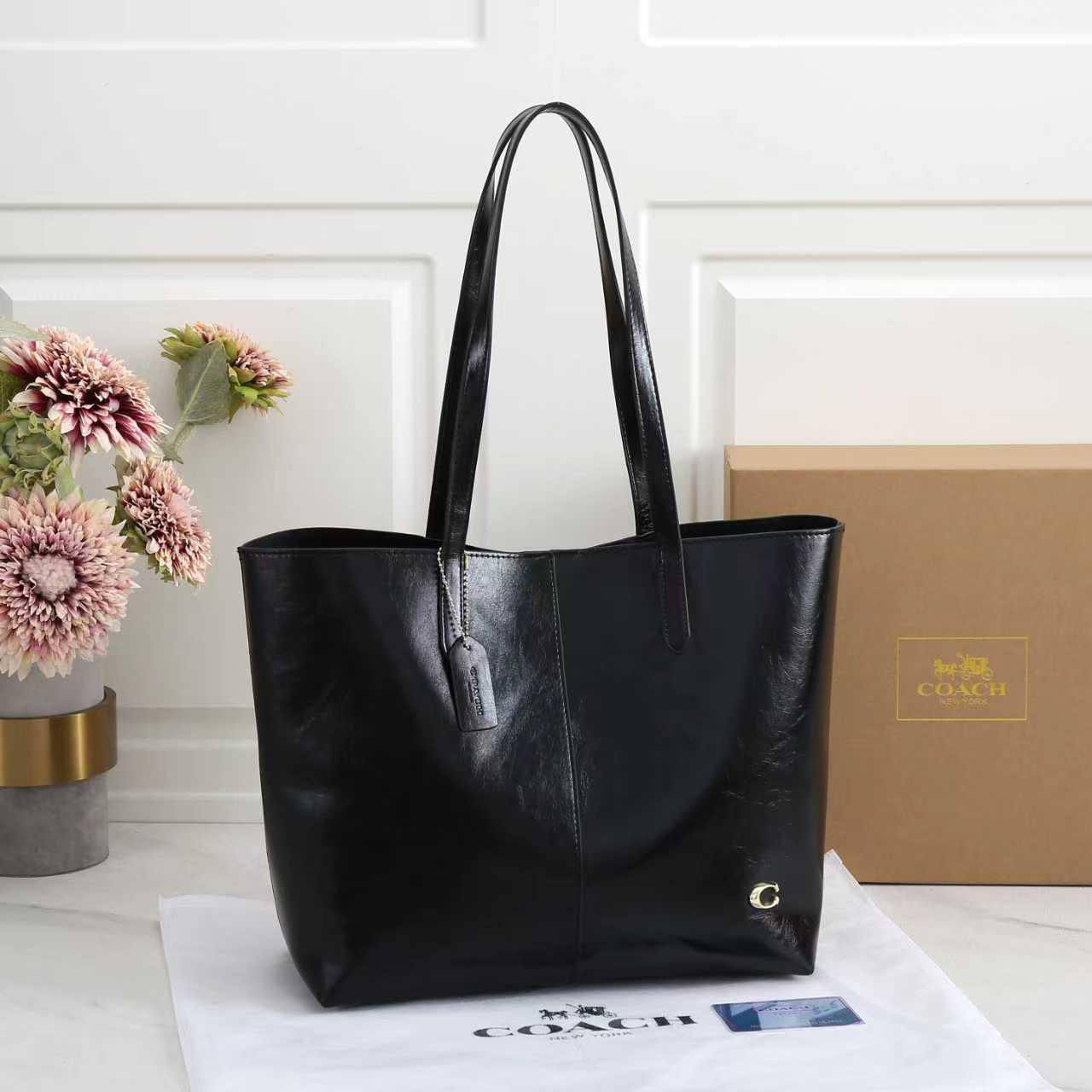 Coach

with box
🎁🎁🎁

110 dhs🪙🌨️

Zain143
♥️♥️♥️