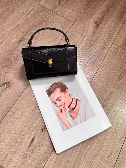 Bvlgari 
Best quality with box’s 
110 dhs🇦🇪🇦🇪
size 18 Cm

Zain290
♥️♥️♥️