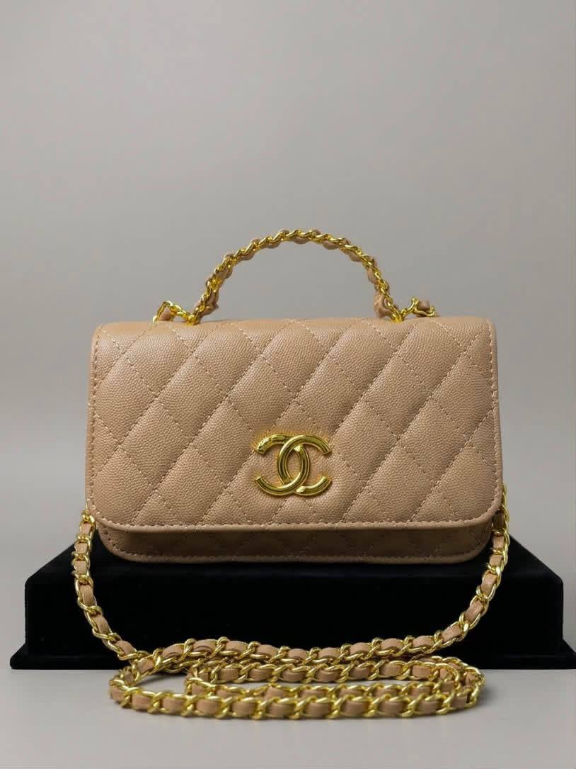 Chanel

High quality 

With box 
🎁🎁🎁

100 dhs✅

Zain50
♥️♥️♥️