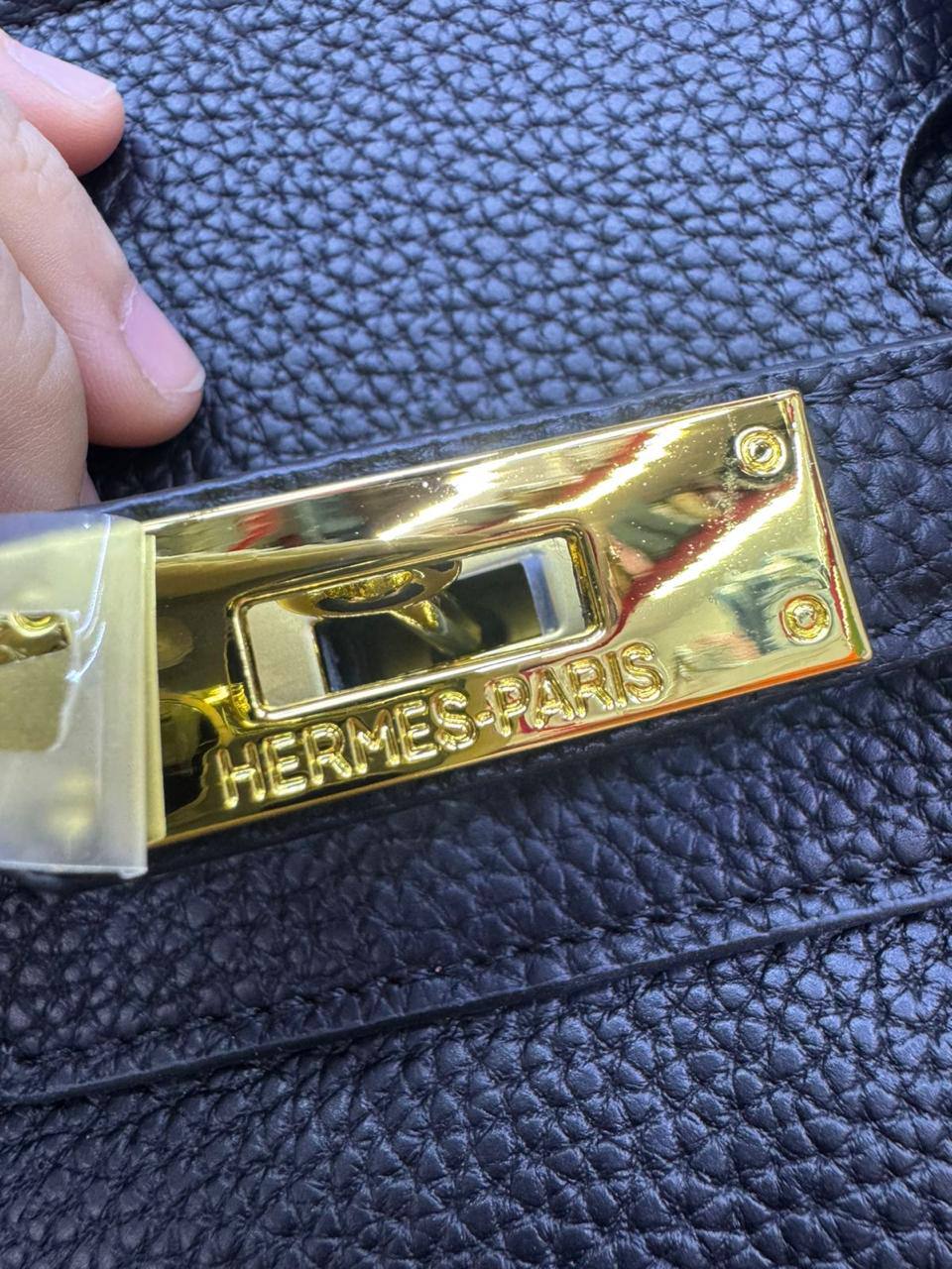 Hermes Birkin
1⃣️ First quality
Size : 35 ~ 30 *25  cm
110 dhs✅

Zain115
♥️♥️♥️