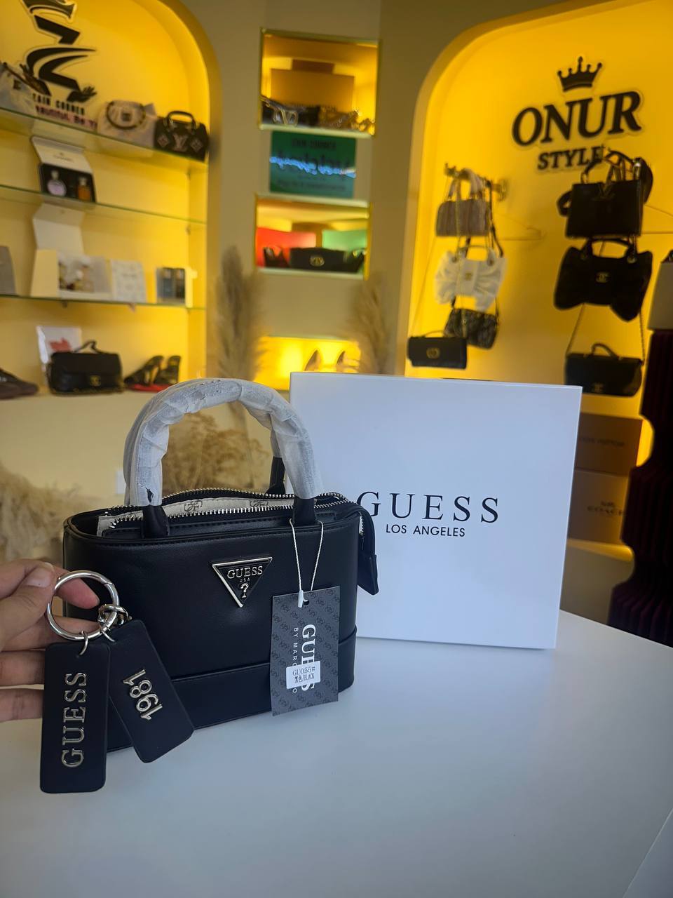 Guess

100 dhs

Zain26

اطلبوها من الوتس المثبت في الأعلى👆🏻👆🏻

تواصلو معنا 👈🏻 Zain 
For order WhatsApp pinned 👆🏻

♥️♥️♥️