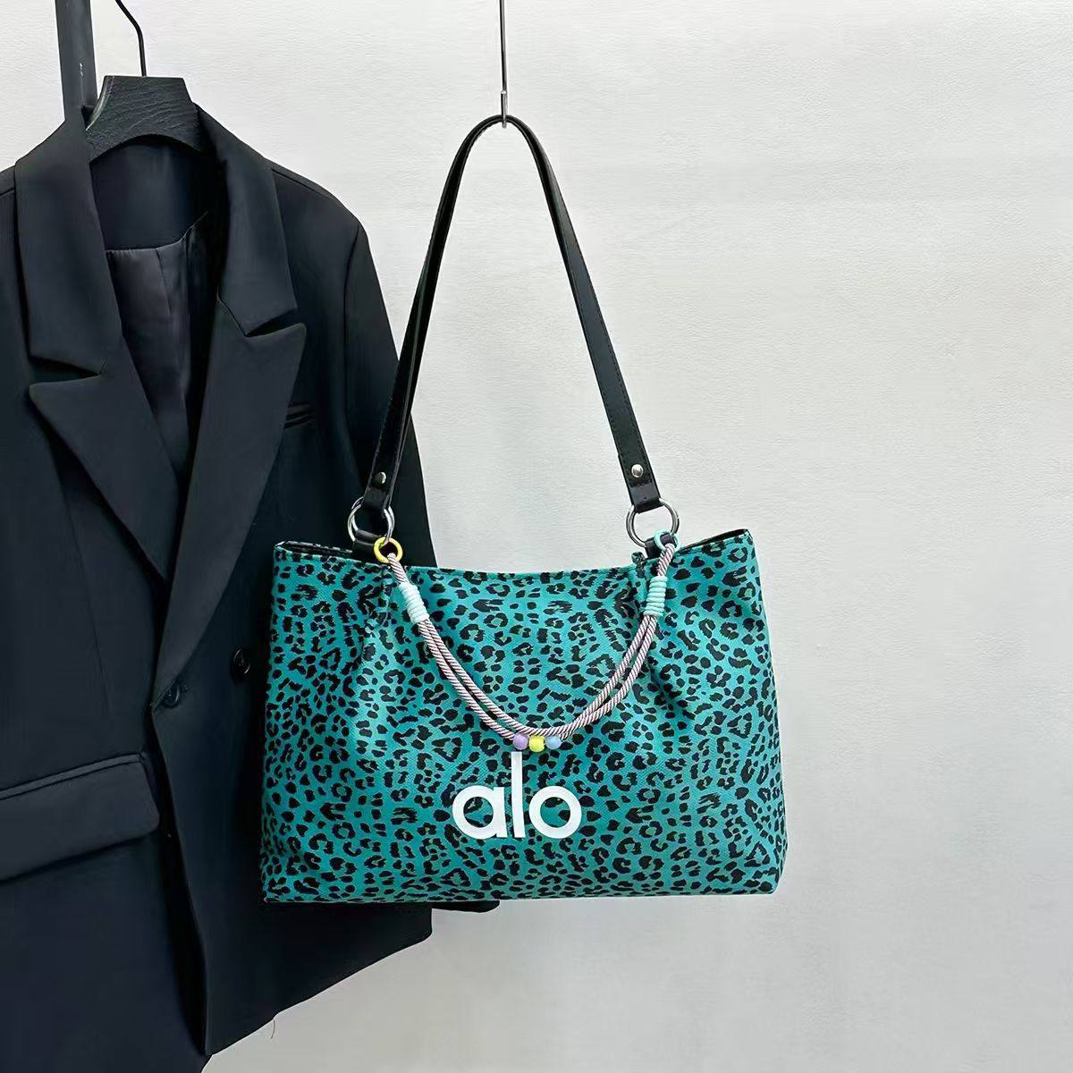 Alo new design  🌹🌹🌹

75 dhs🪙🌨️

Zain253
♥️♥️♥️