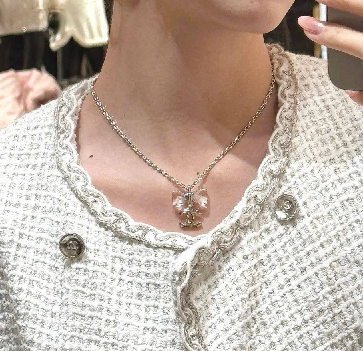 CHANEL 🤍
↗️ *Super Master Quality ®️*
* *New Collection* 
 Chanel the Ribbon 🎀 model Necklace & Earings
Necklace 
105 dhs🪙💕
Earings 
85 dhs🪙💕
Necklace with earings 
*170 dhs🪙💕* with *Normal* Box
*230 dhs🪙💕* with *Orignal* Box

Zain106
♥️♥️♥️