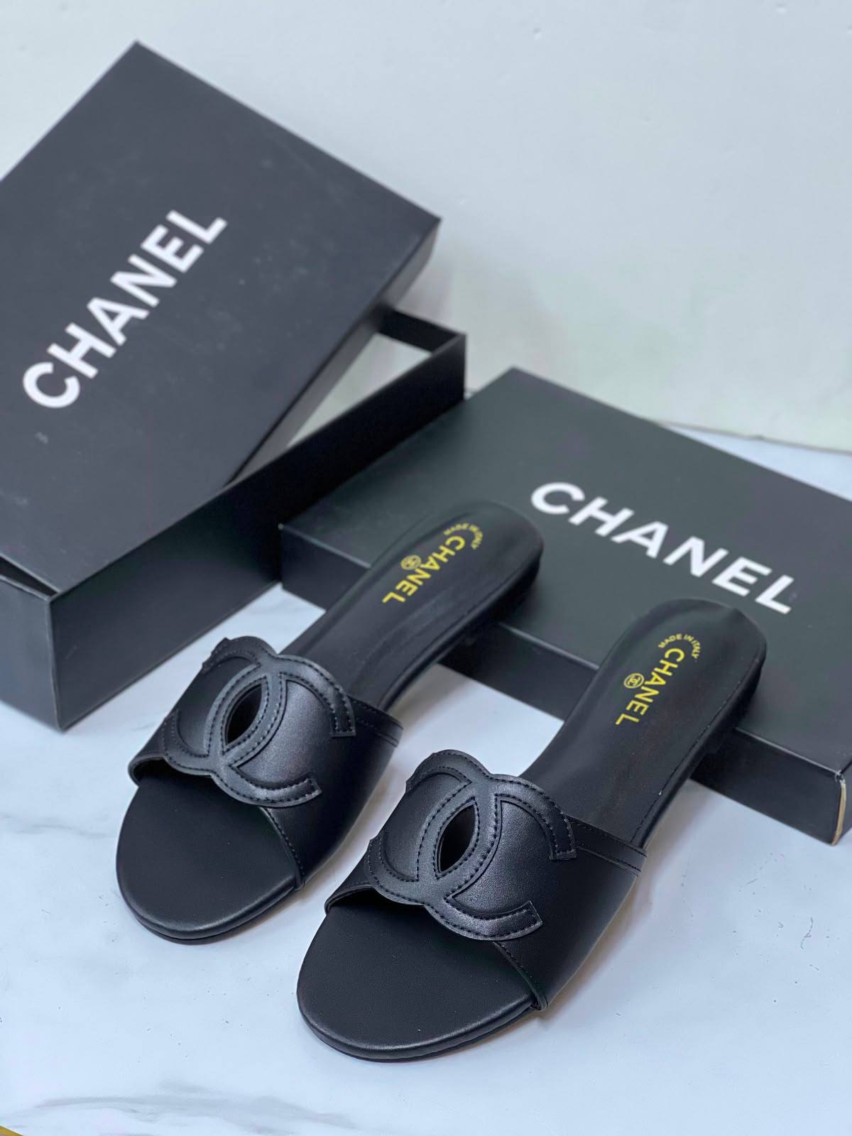 CHANEL 
SIZE 36-41
100 dhs✅

Zain21
♥️♥️♥️