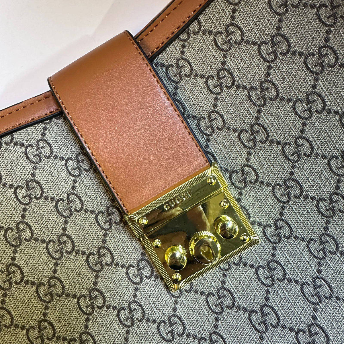 GUCCI

 NEW CAME 

GOOD QUALITY
 WITH BOX 

110 dhs🇦🇪🇦🇪🇦🇪

Zain295
♥️♥️♥️