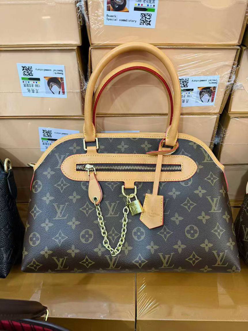 LV

withbox 
🎁🎁🎁

120 dhs🪙🌨️

Zain143
♥️♥️♥️