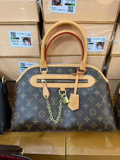 LV

withbox 
🎁🎁🎁

120 dhs🪙🌨️

Zain143
♥️♥️♥️