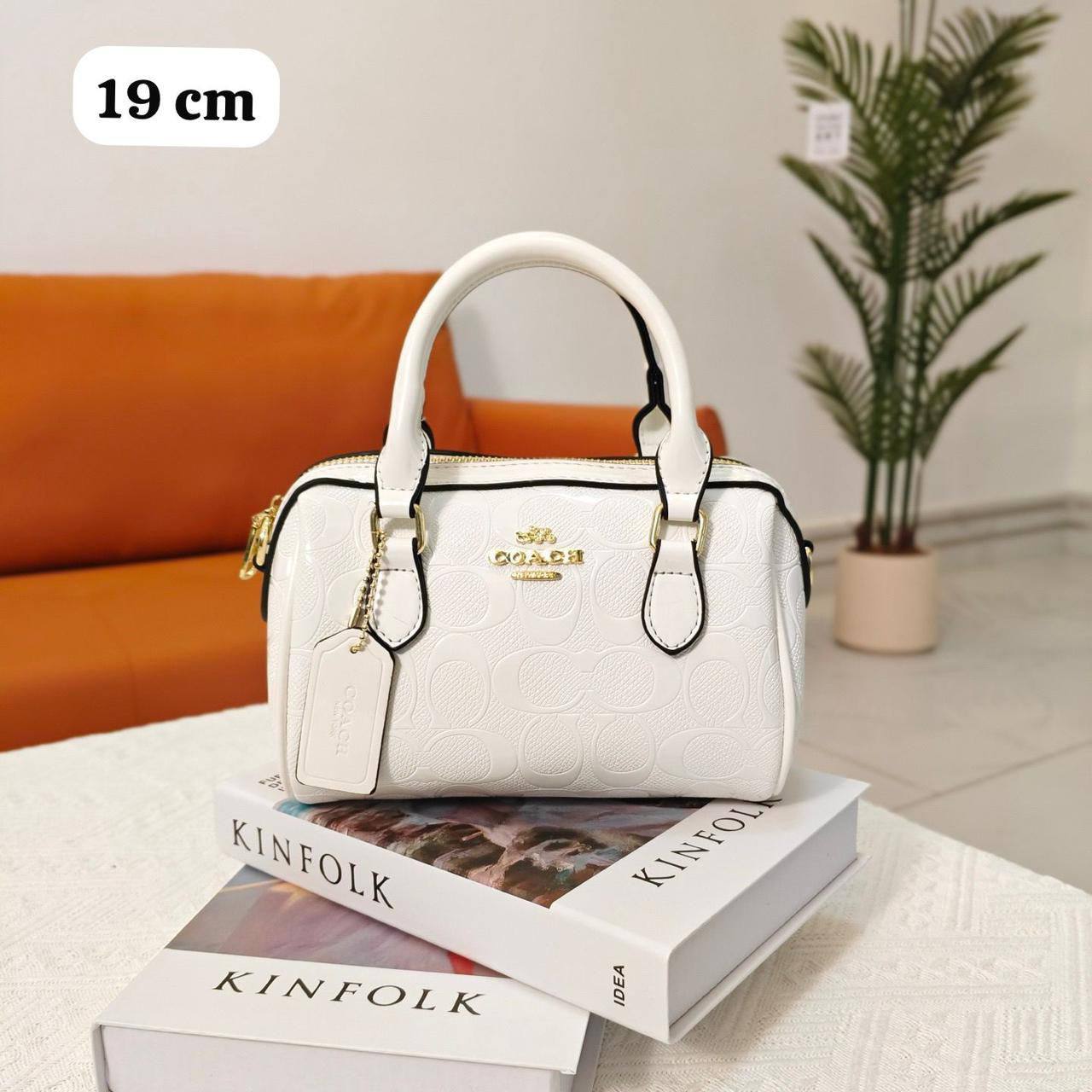 Coach

80 dhs✅

With box
🎁🎁🎁

Zain219
♥️♥️♥️