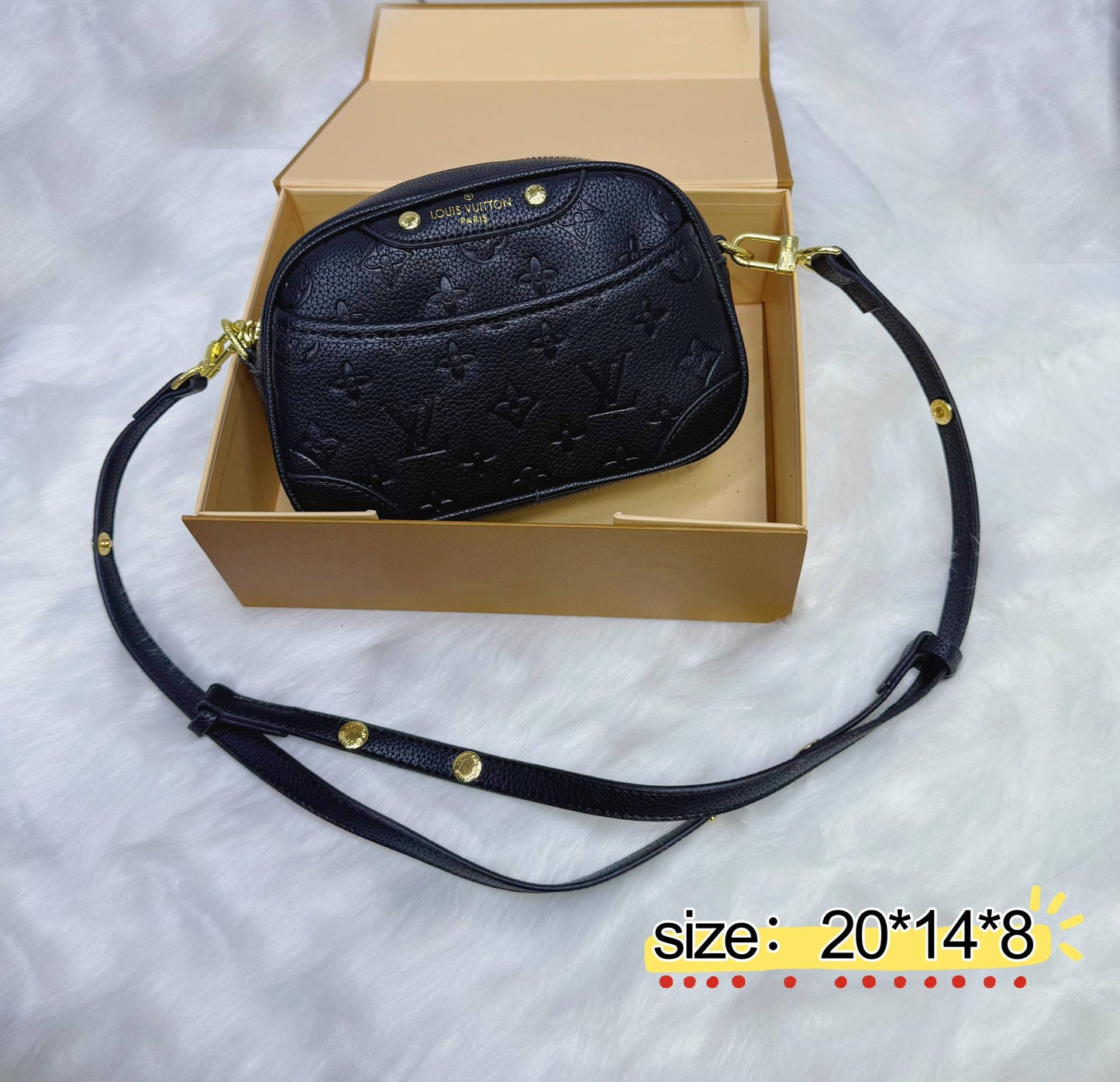 LV

✨✨NEW ✨✨

95 dhs❣️

with box
🎁🎁🎁

Zain38
♥️♥️♥️