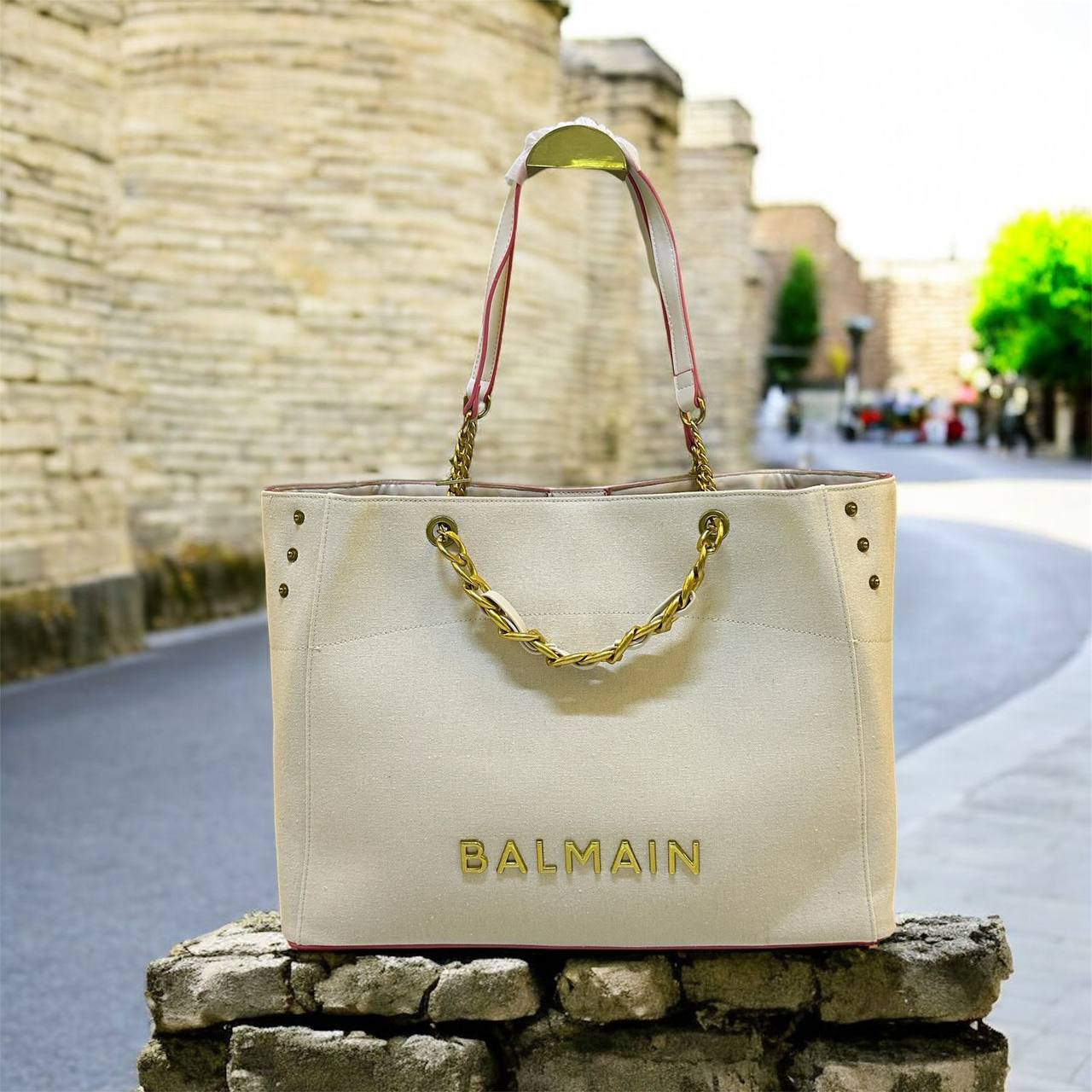 BALMAIN 
COPY ONE NEW CAME
175 dhs❤️

Zain39
♥️♥️♥️