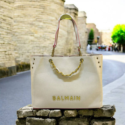 BALMAIN 
COPY ONE NEW CAME
175 dhs❤️

Zain39
♥️♥️♥️