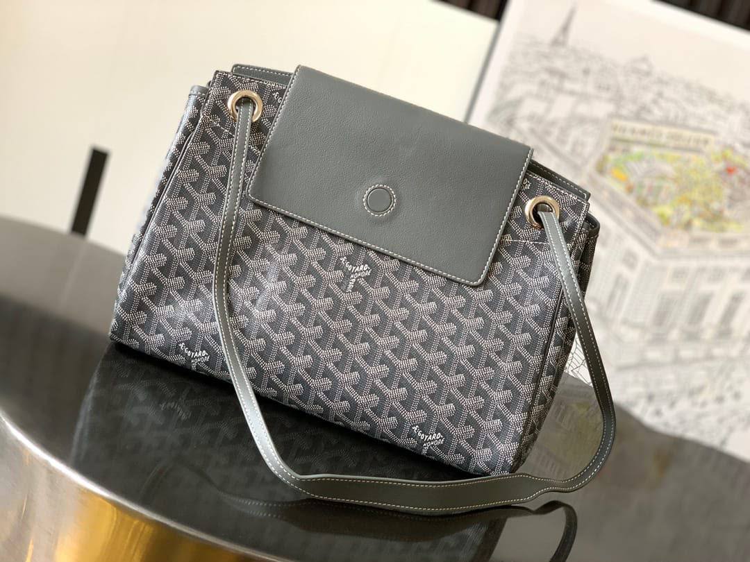 Goyard Rouette Souple Handbag✅*
*Size 31 cm*
For Price 👇 WhatsApp✅
0568585901 
0507557372
0552275751 Owner Zain 👌

Zain274
♥️♥️♥️