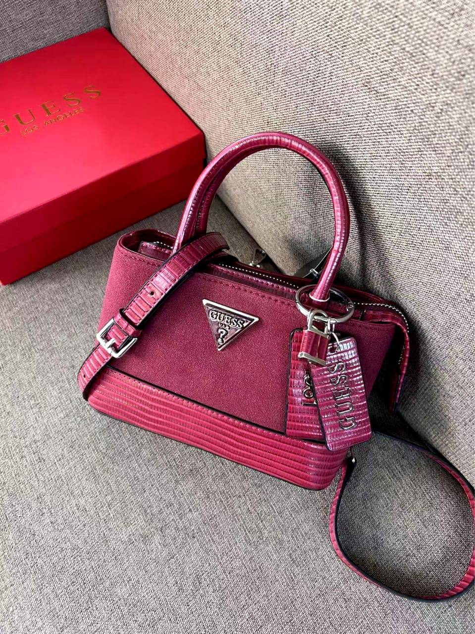 Bags
Update Stock
100 dhs✅
high quality 

With box
🎁🎁🎁

Zain26
♥️♥️♥️