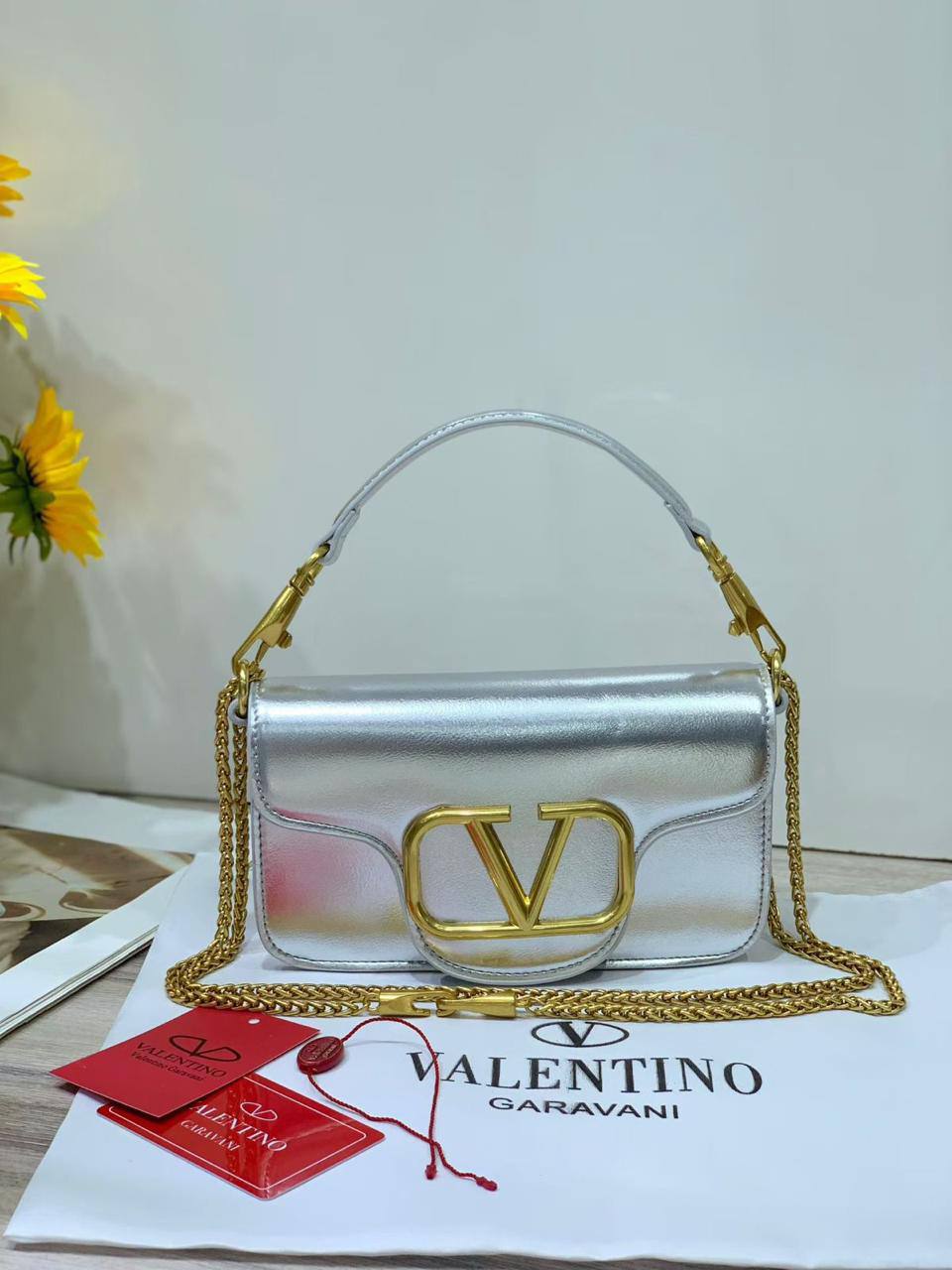 ❤️ Valentino Loco
1️⃣ First quality +🎁
Size : 20 * 12  cm
100 dhs✅
with box 🎁

Zain115
♥️♥️♥️