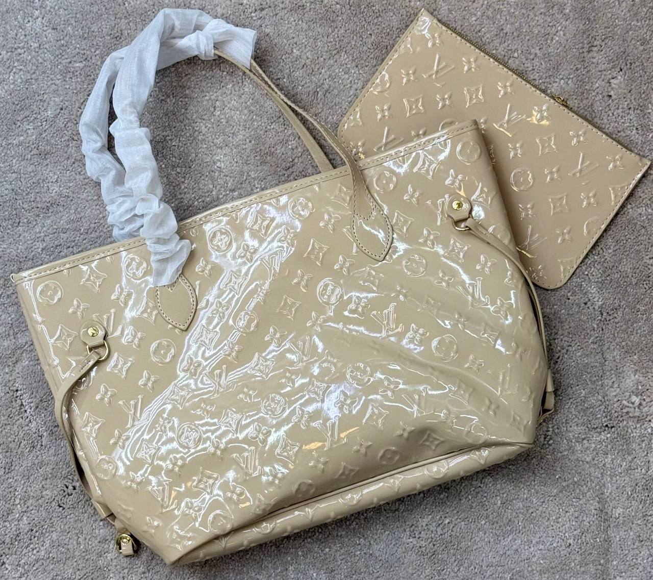 LV NEVERFULL GLOSSY 
GOOD QUALITY 👌

90 dhs🪙🌨️

WITH BOX 
🎁🎁🎁

Zain28
♥️♥️♥️