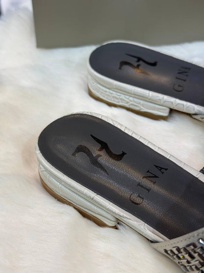 Gina Slipper
New Coming🔥
Size:36 to 41
105 dhs🪙🖤

Zain241
♥️♥️♥️