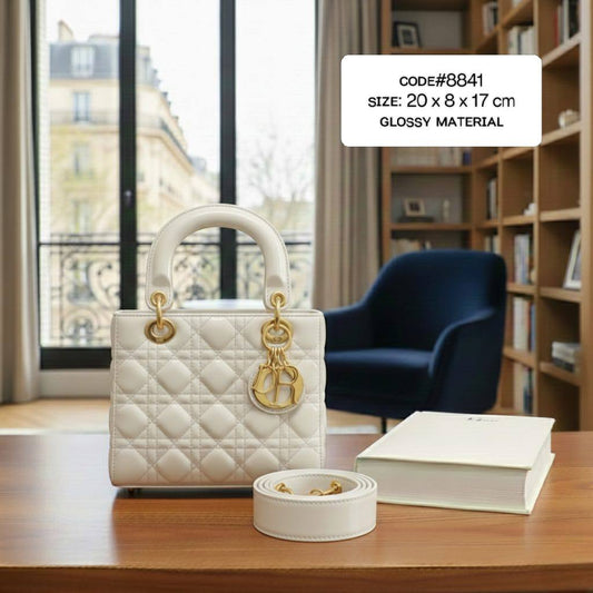 CHRISTIAN LADY DIOR
ɢʟᴏssʏ ᴍᴀᴛᴇʀɪᴀʟ
ɢᴏʟᴅ ʜᴀʀᴅᴡᴀʀᴇ
ᴡɪᴛʜ ᴡᴇʙ ʟᴏɴɢ sᴛʀᴀᴘ
sɪᴢᴇ: 20 cm
ᴡɪᴛʜ BOX
🎁🎁🎁

105 dhs❤️

Zain31
♥️♥️♥️